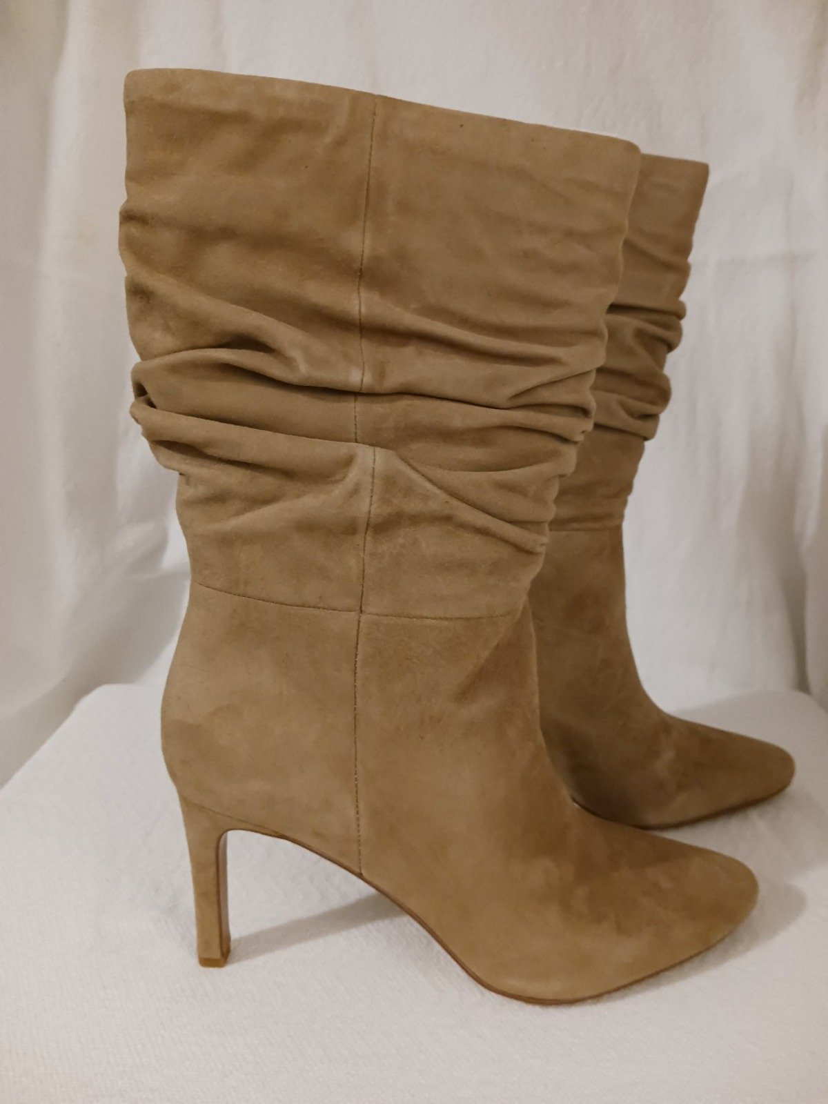 New in Box Banana Republic Suede Slouch Ankle Boots Booties in Tan Beige Size 10M