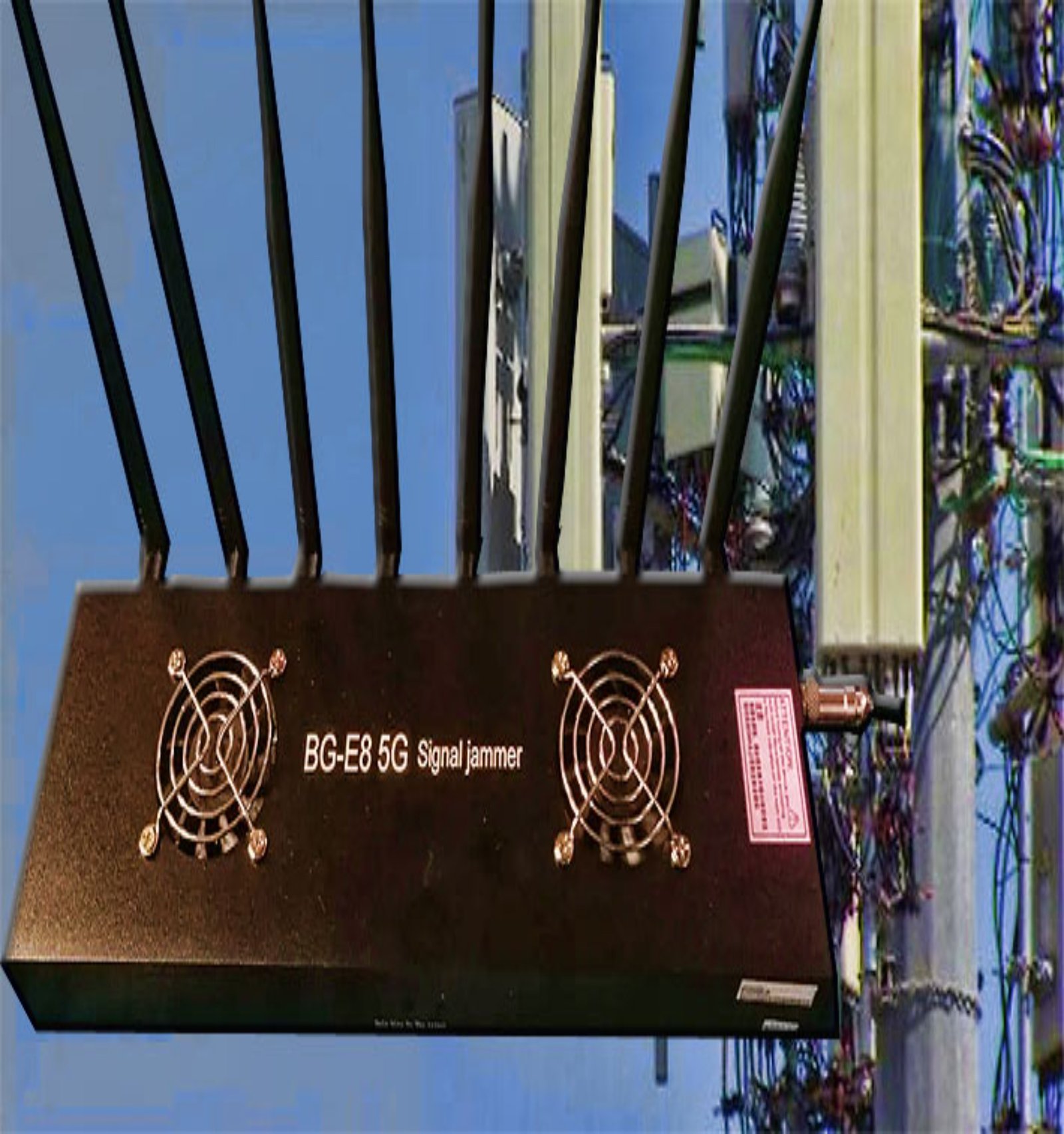 Signal jammer device